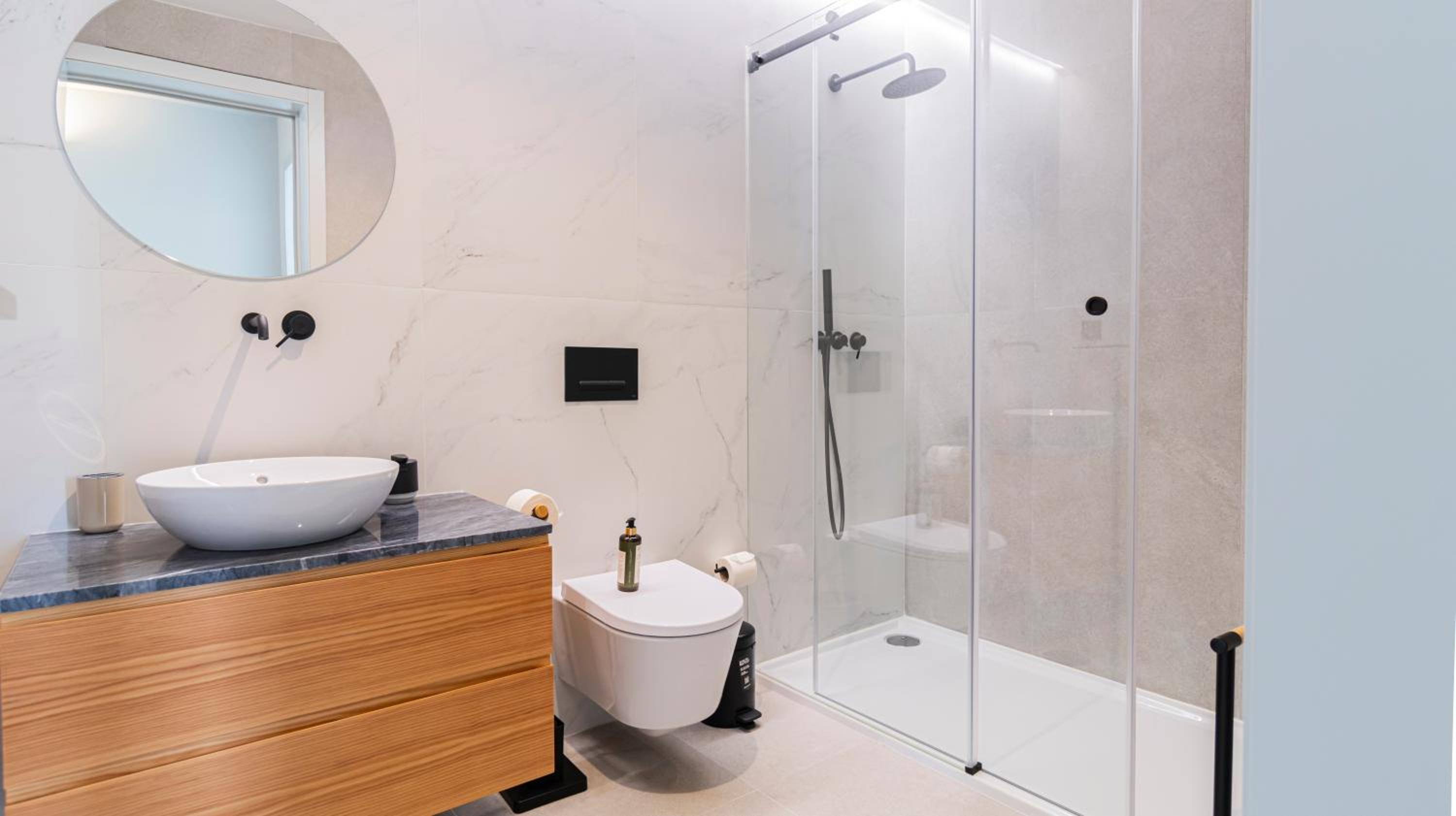 RUAH Apartments by LovelyStay