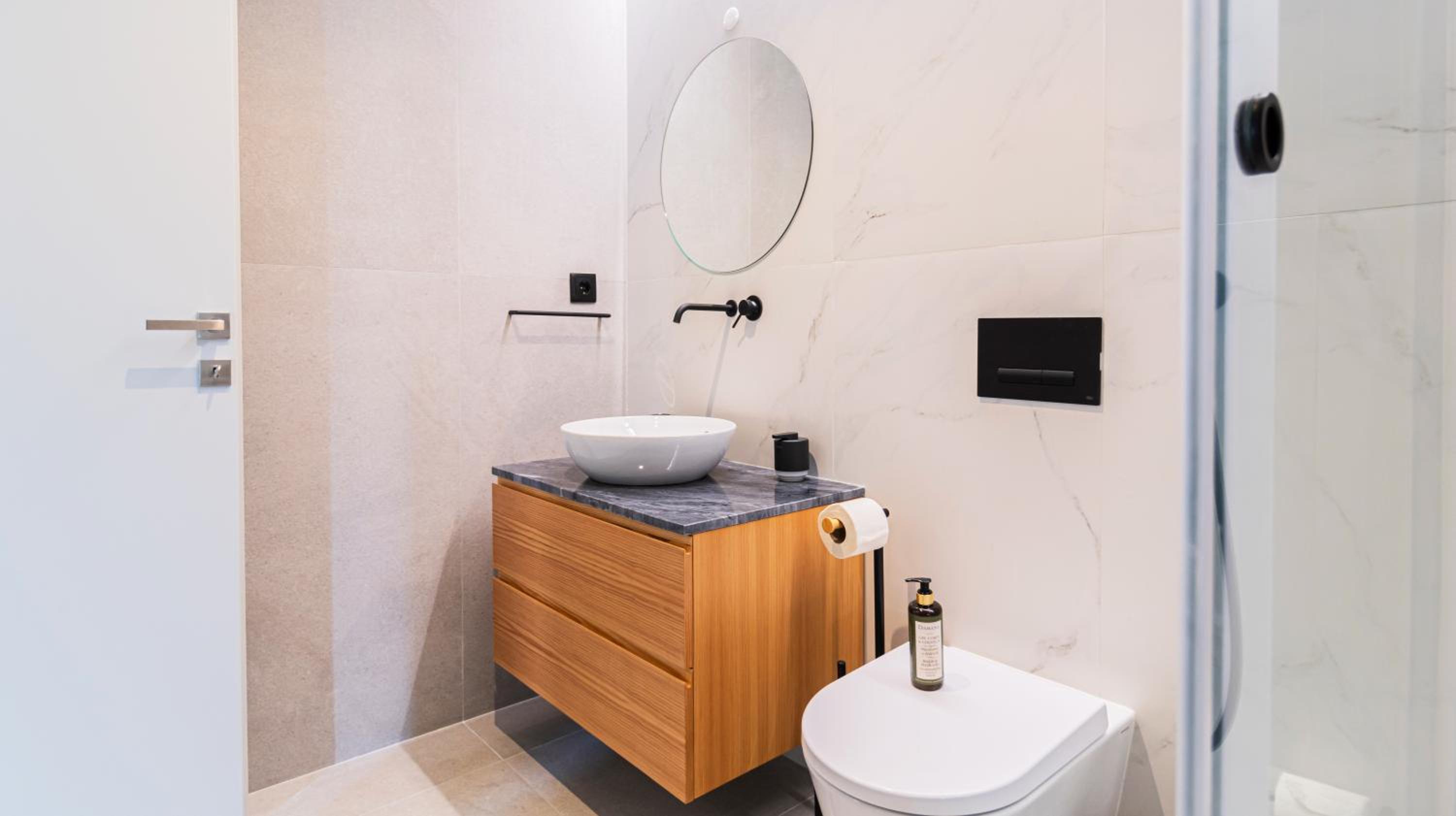 RUAH Apartments by LovelyStay