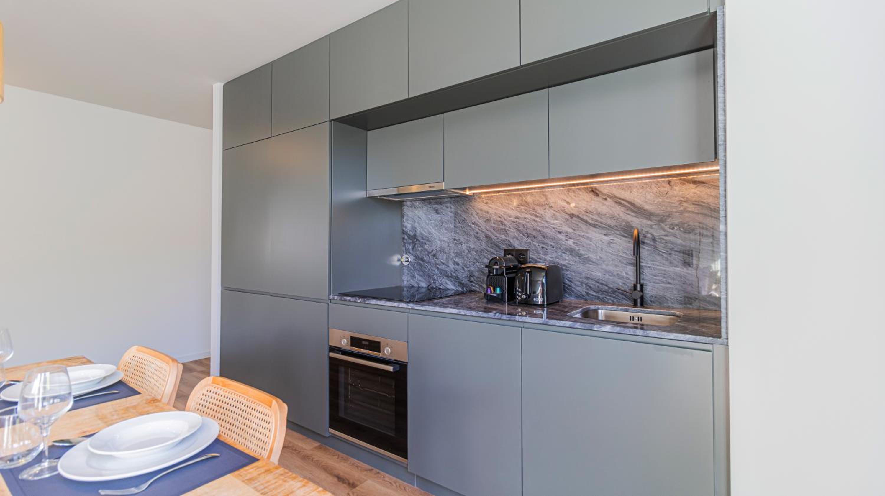 RUAH Apartments by LovelyStay