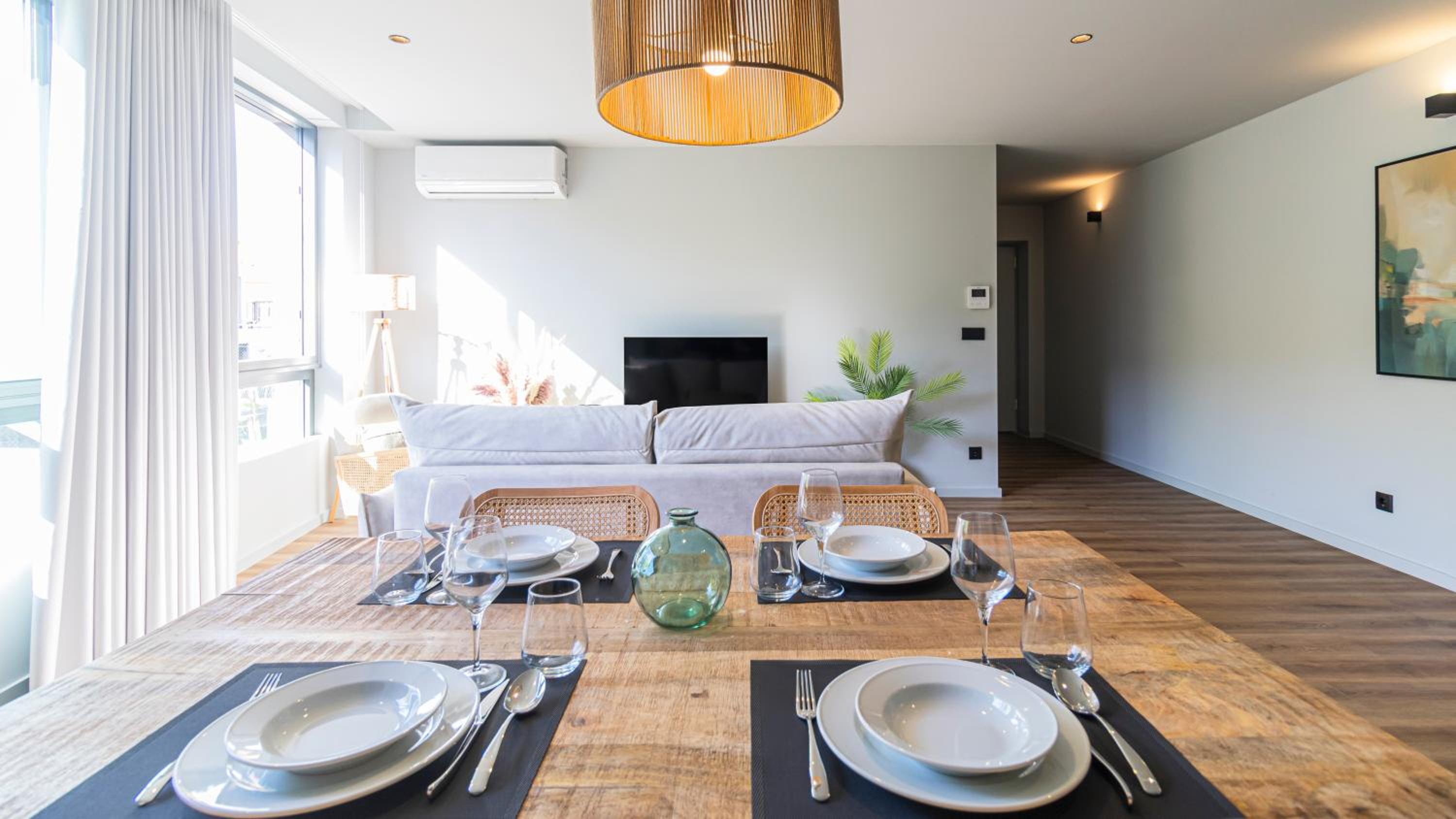 RUAH Apartments by LovelyStay