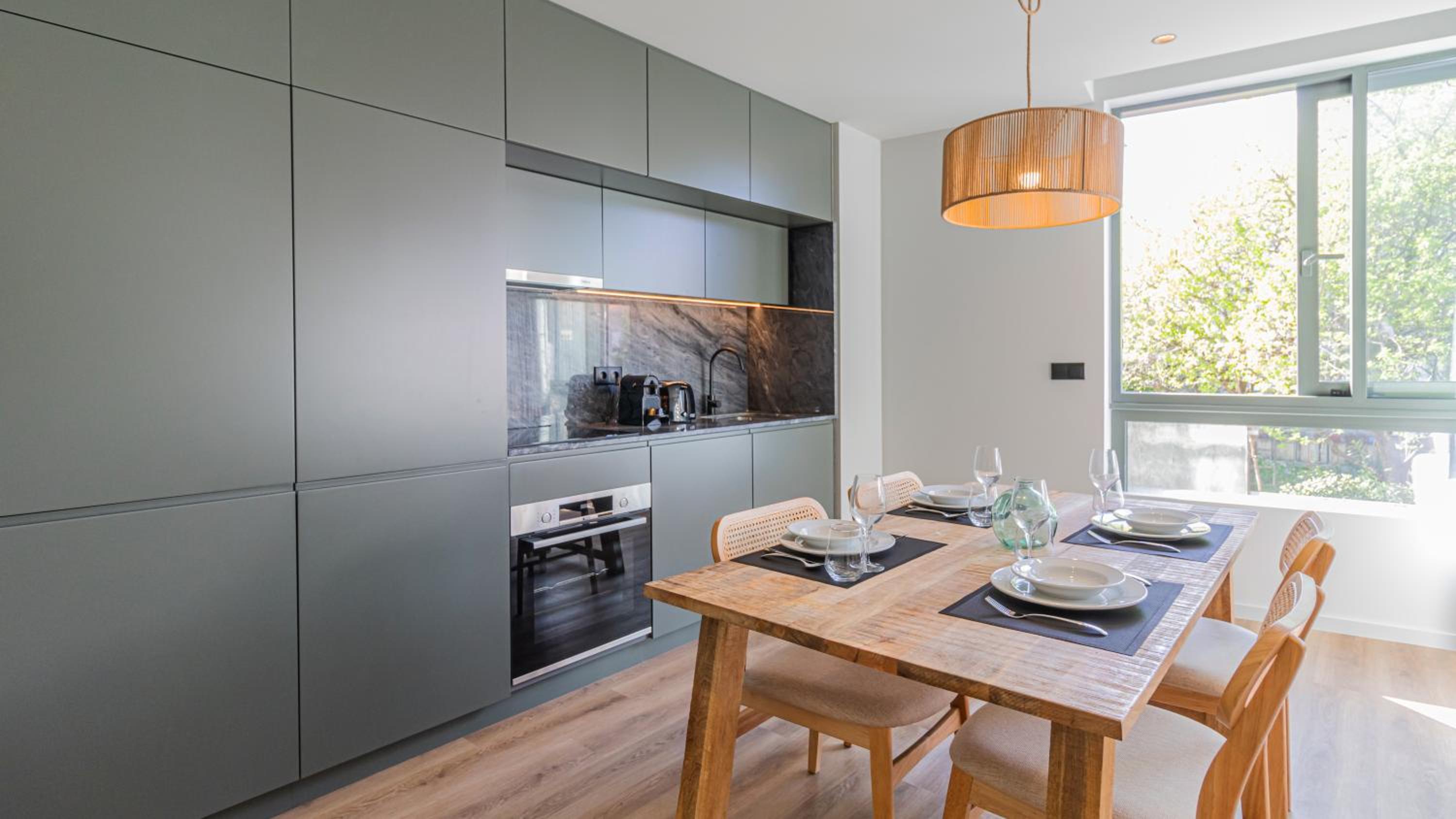 RUAH Apartments by LovelyStay