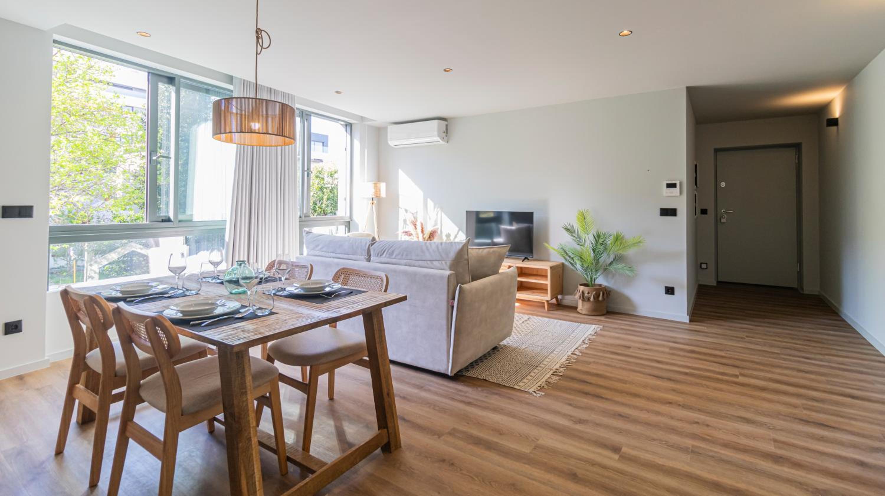 RUAH Apartments by LovelyStay