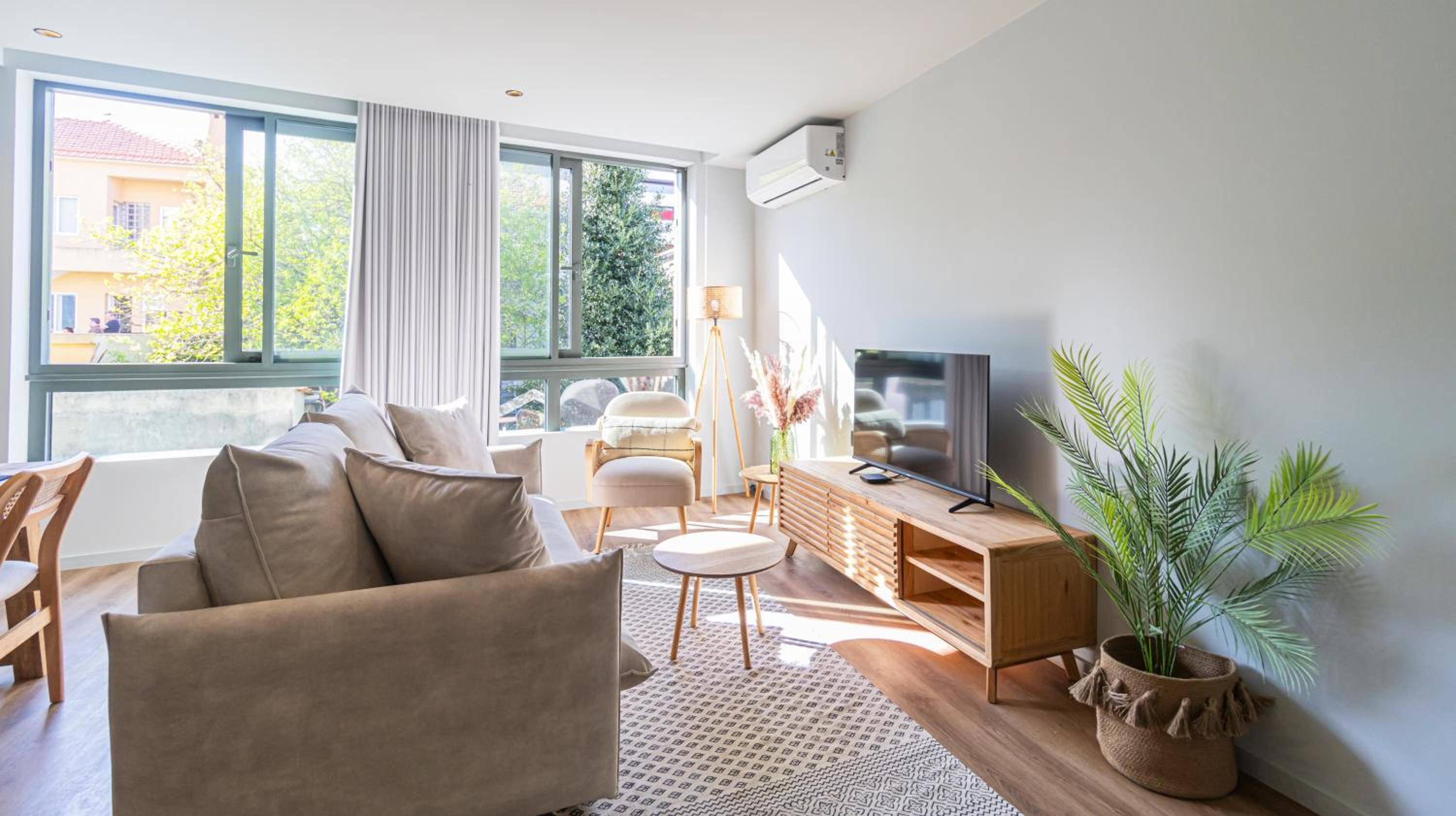 RUAH Apartments by LovelyStay