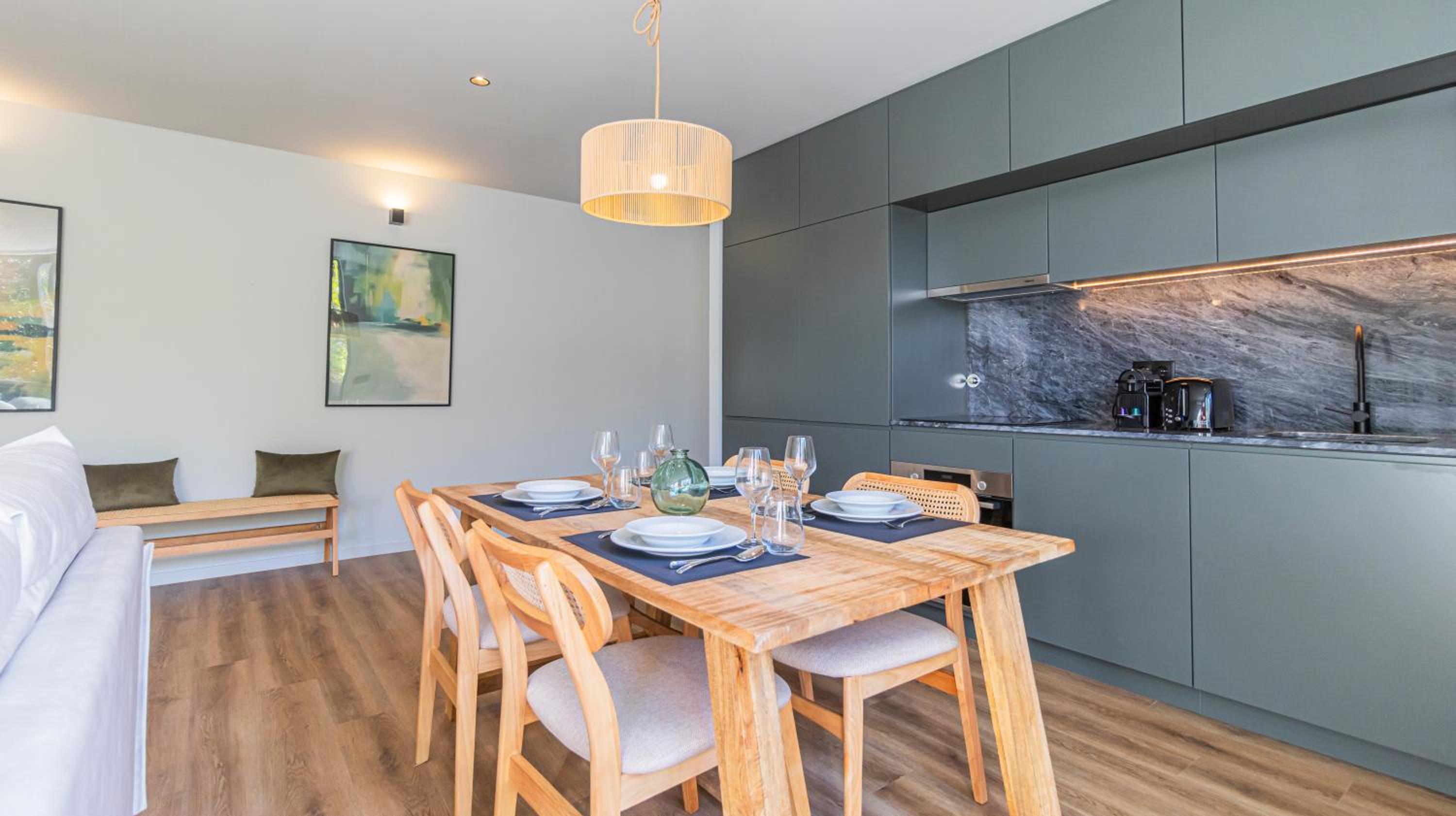 RUAH Apartments by LovelyStay