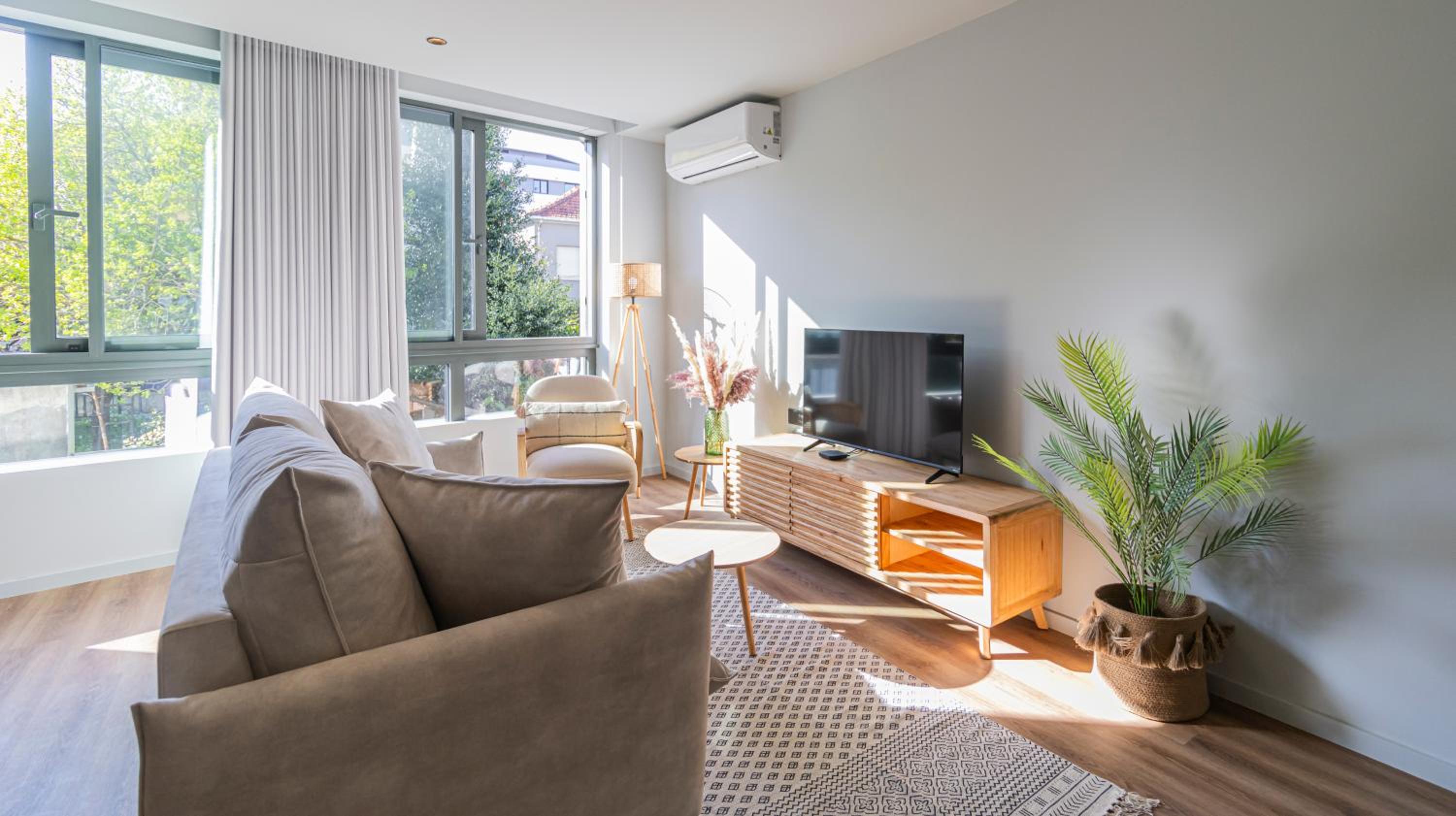 RUAH Apartments by LovelyStay