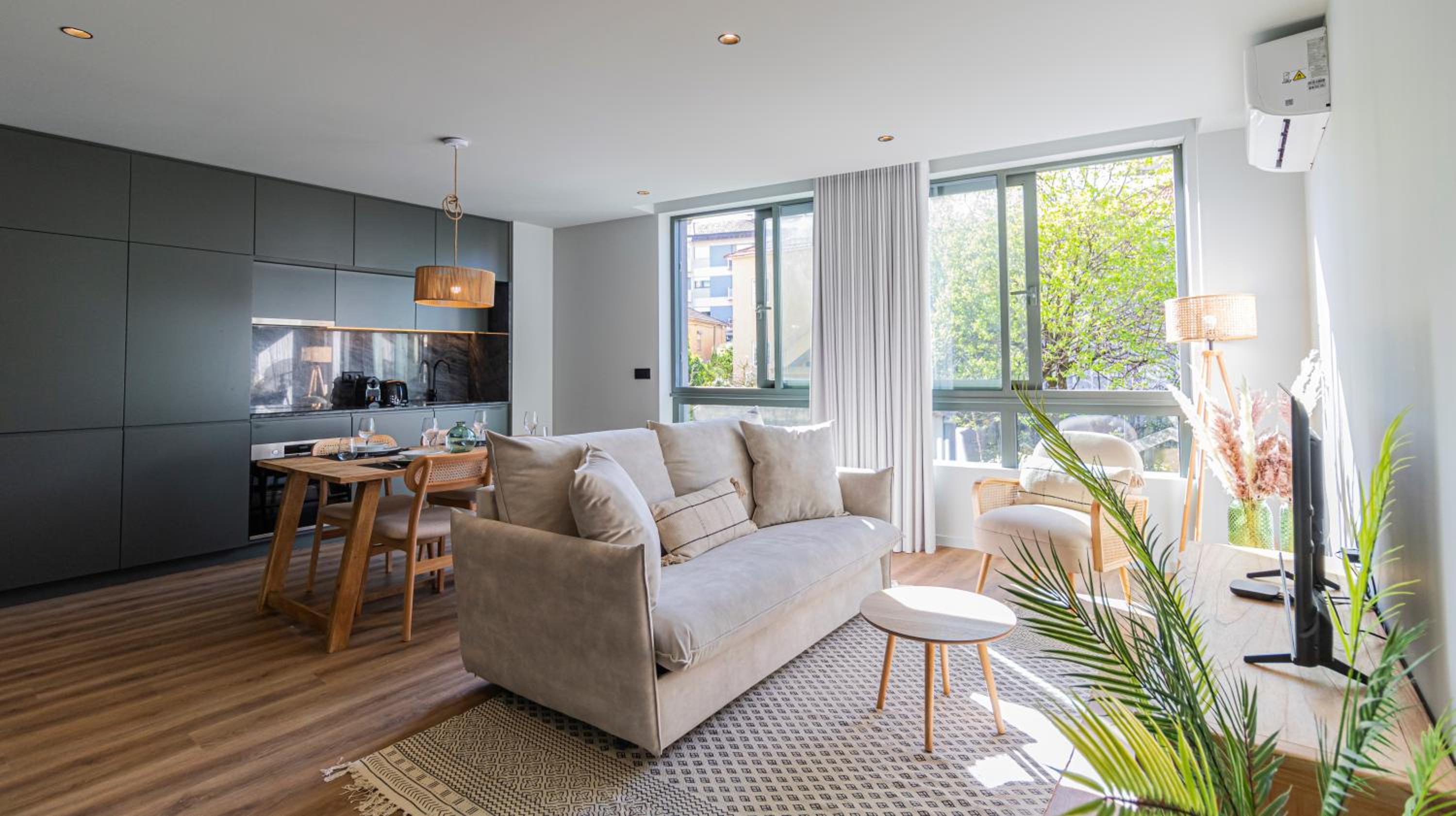 RUAH Apartments by LovelyStay