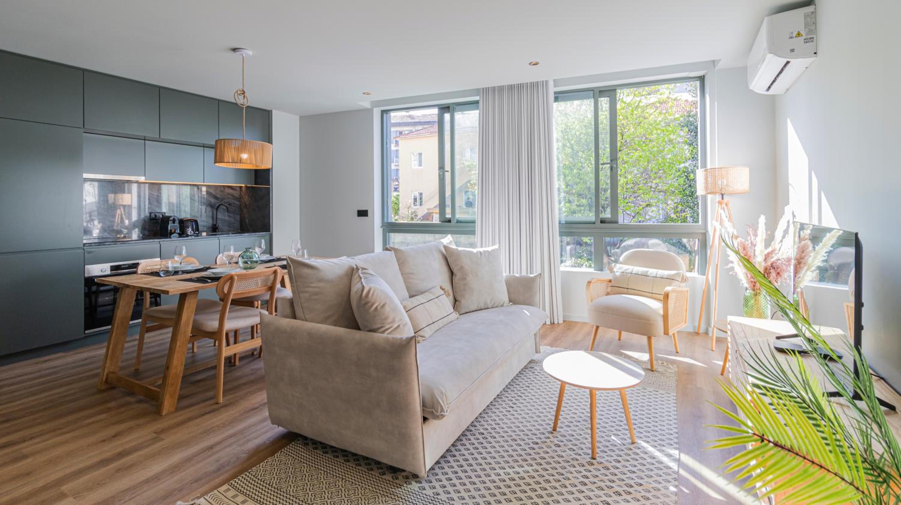 RUAH Apartments by LovelyStay