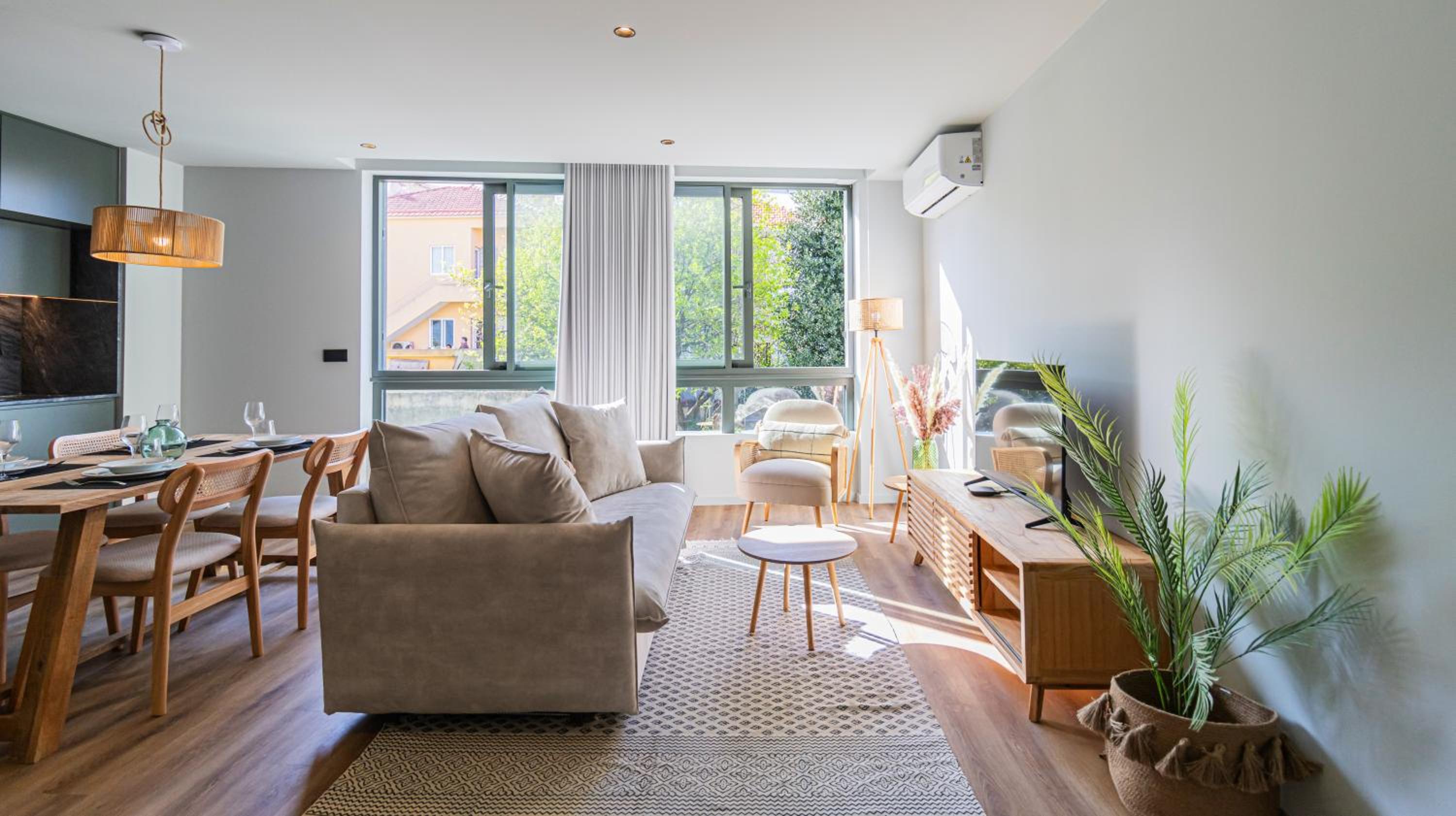 RUAH Apartments by LovelyStay