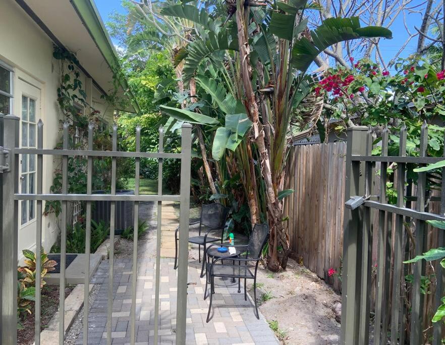Tropical Classic Retro Florida, Private 2 bedroom Suite with Best Location view 3