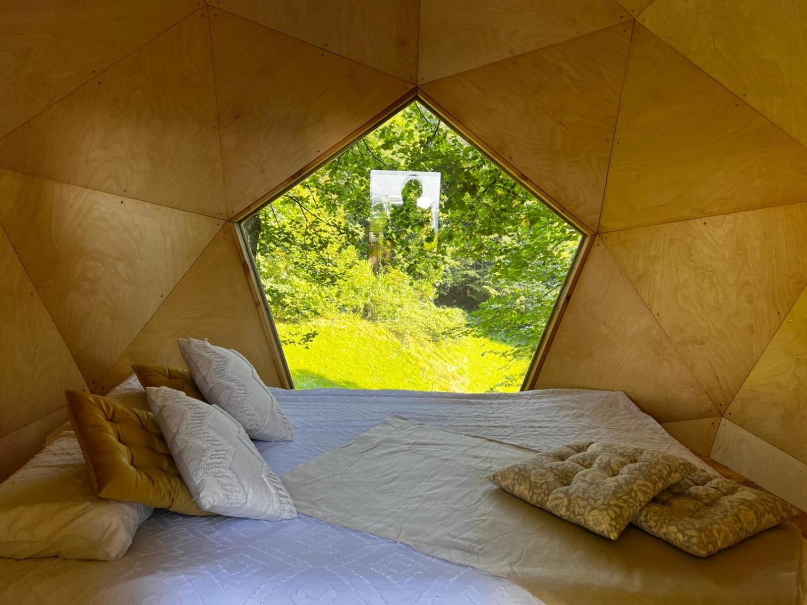 T'glamp Bee house view 3
