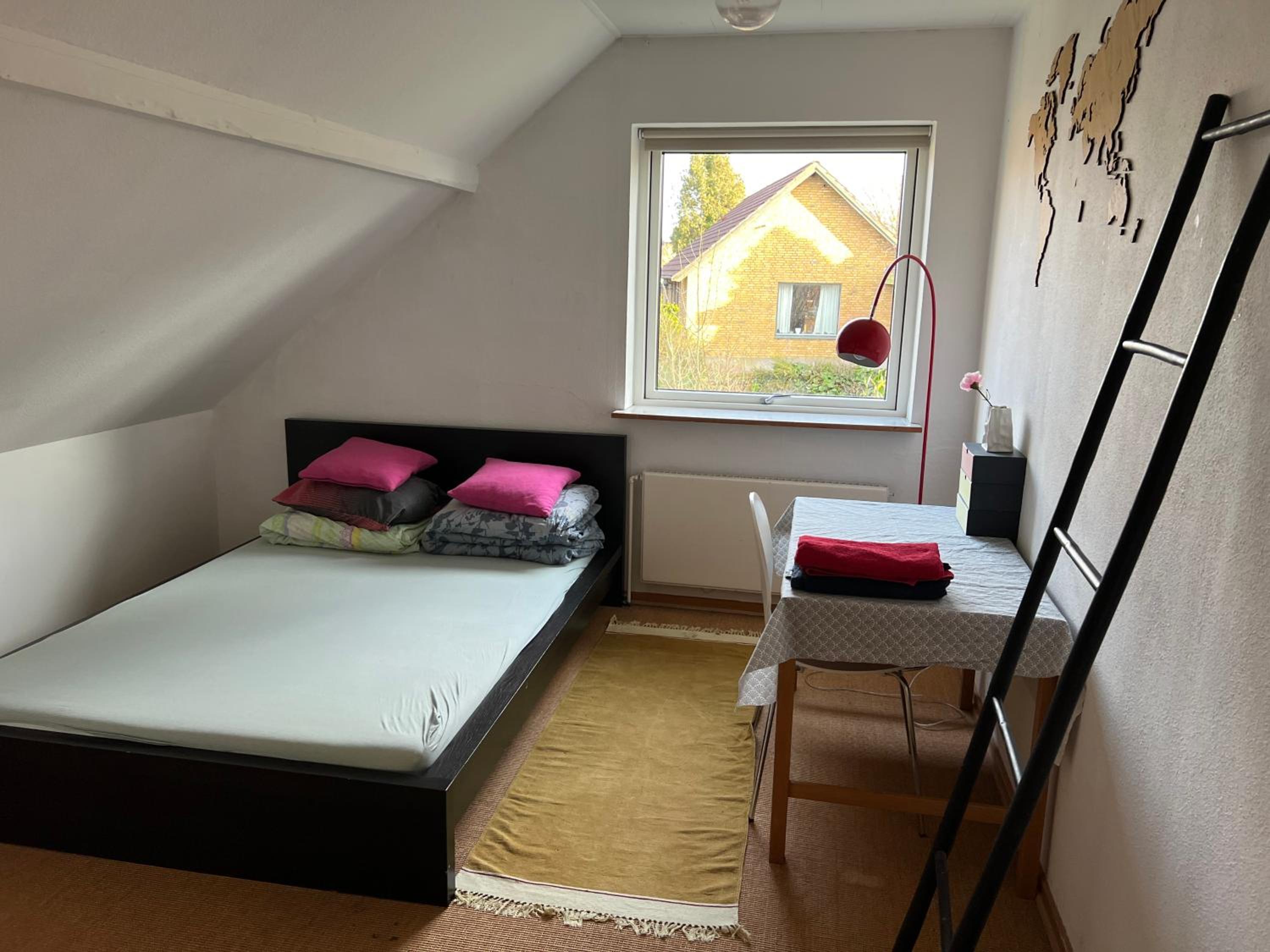 Quiet villa apartment close to everything