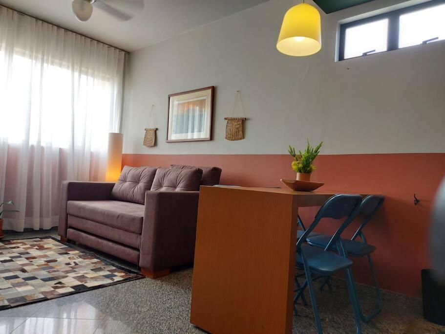 Aconchegante flat 1Q Prox a Praça Cívica ll BX01H