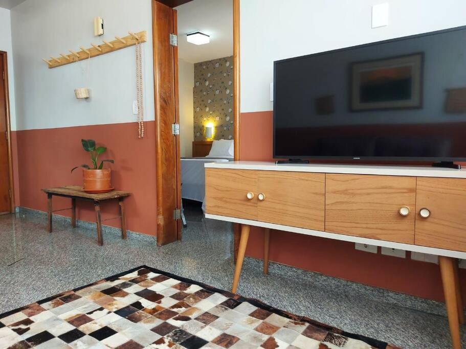 Aconchegante flat 1Q Prox a Praça Cívica ll BX01H