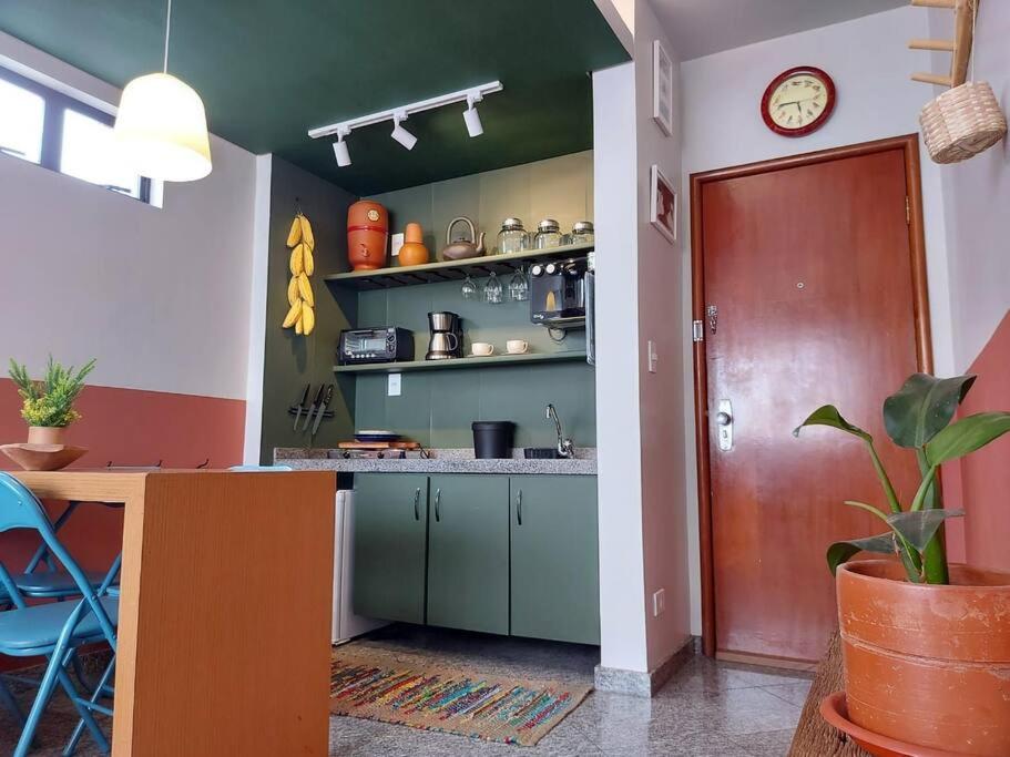Aconchegante flat 1Q Prox a Praça Cívica ll BX01H