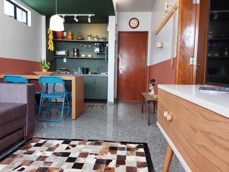 Aconchegante flat 1Q Prox a Praça Cívica ll BX01H