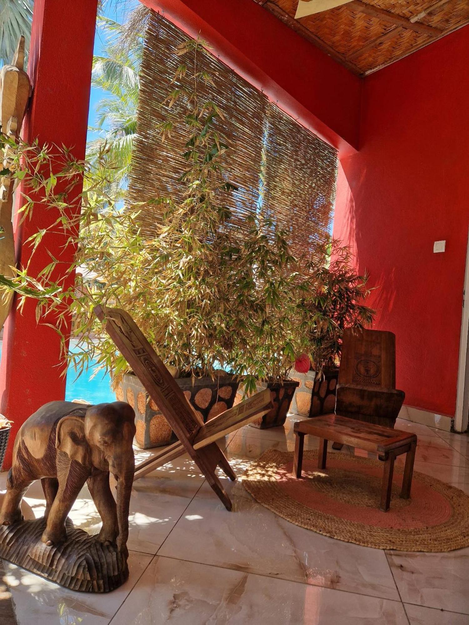 la maison rouge view 5
