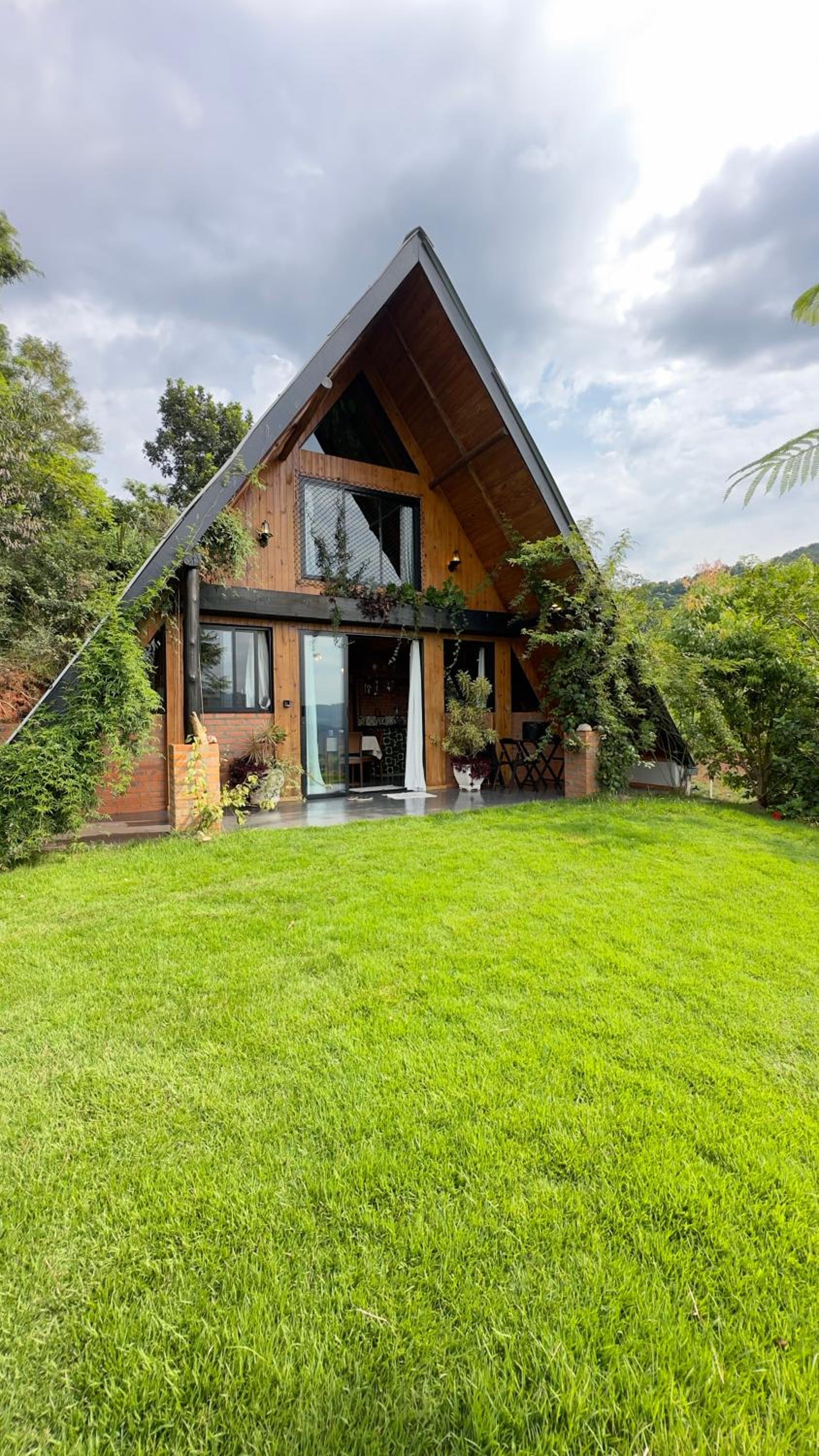 Rancho Exílio do Poeta - Chalé com Banheira, fogão à Lenha e balanço gigante!