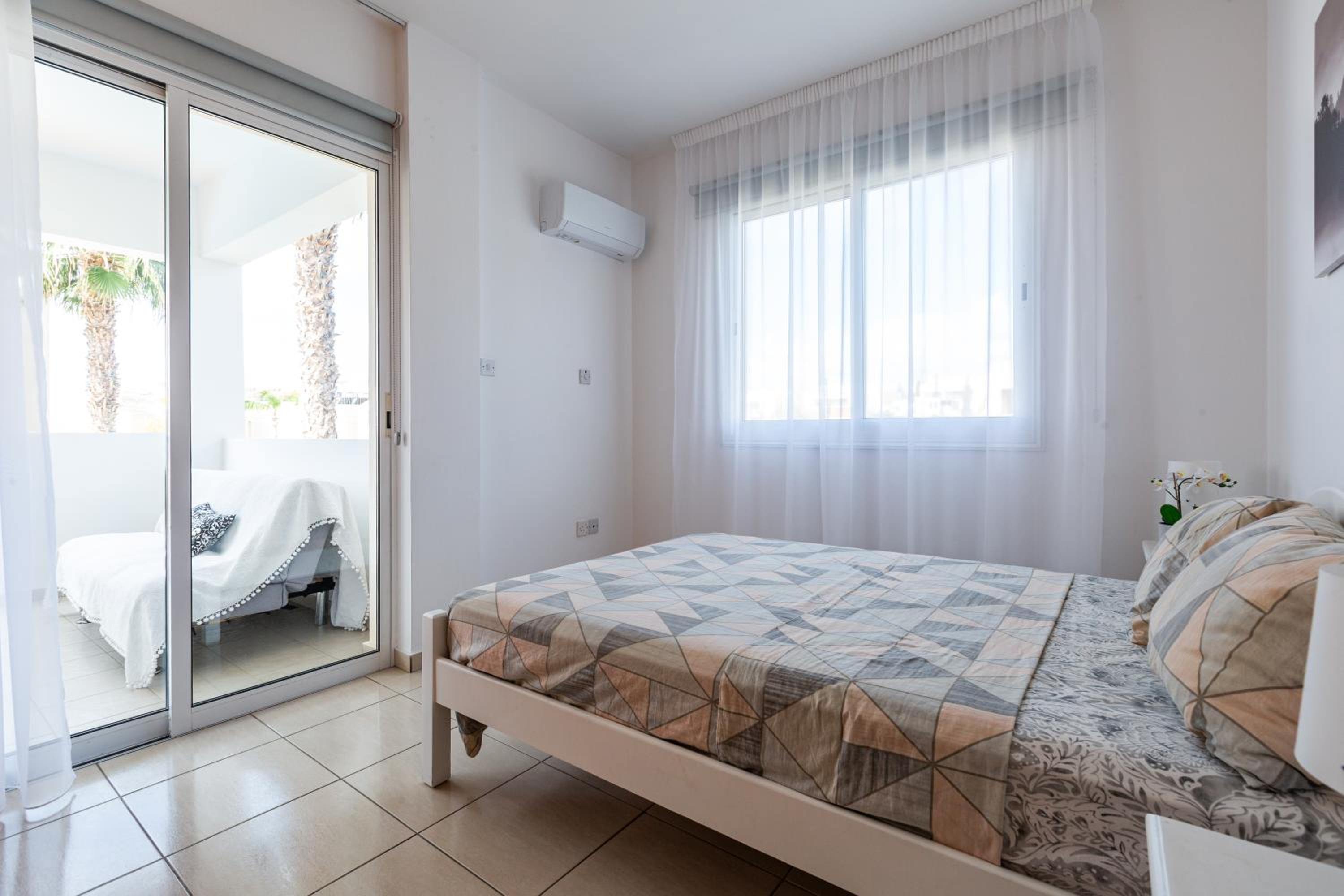 Beautiful 2 bed apartment in Paphos Cyprus