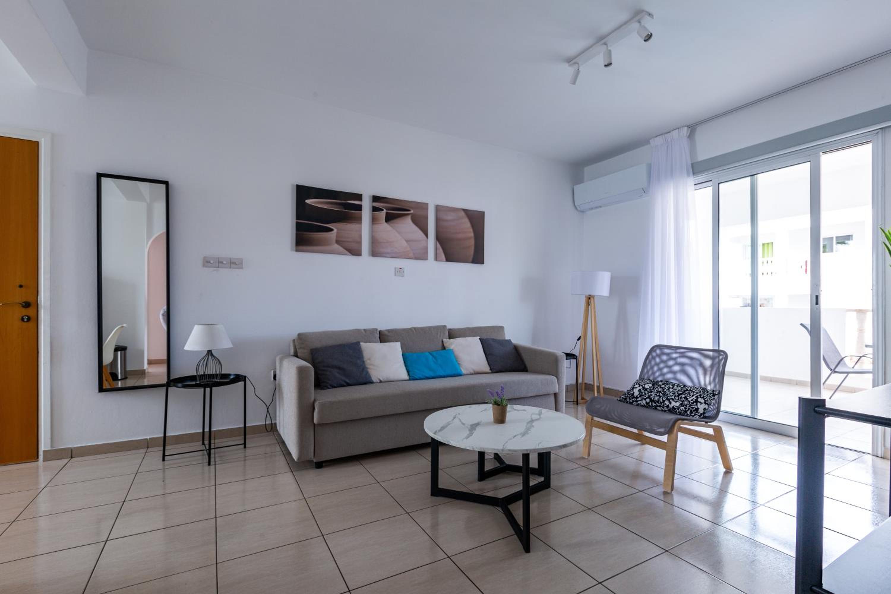 Beautiful 2 bed apartment in Paphos Cyprus