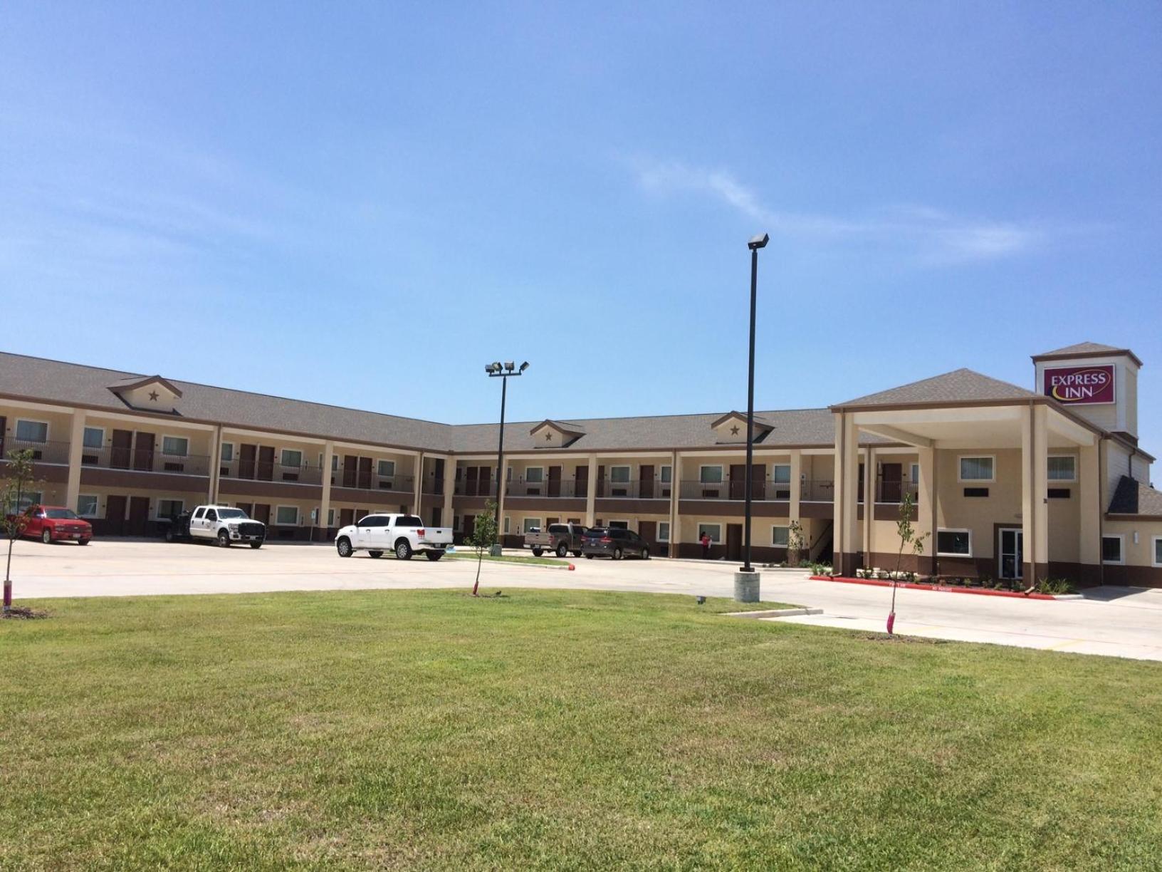 Bay City Vacations - Express Inn - Property Image 5