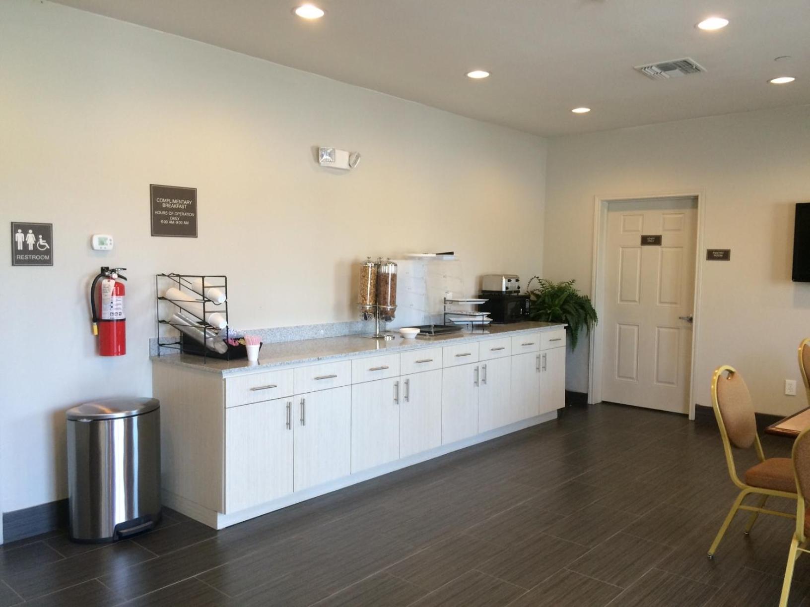 Bay City Vacations - Express Inn - Property Image 3