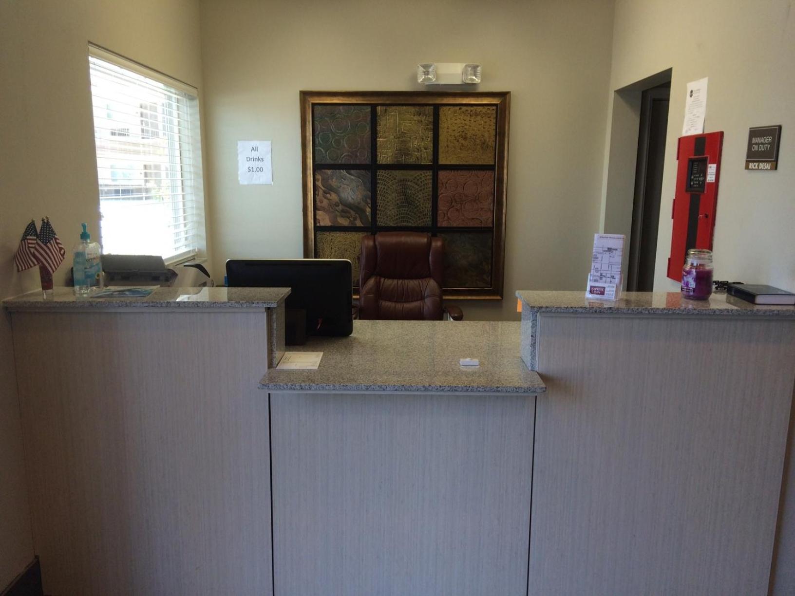 Express Inn - Property Image 2