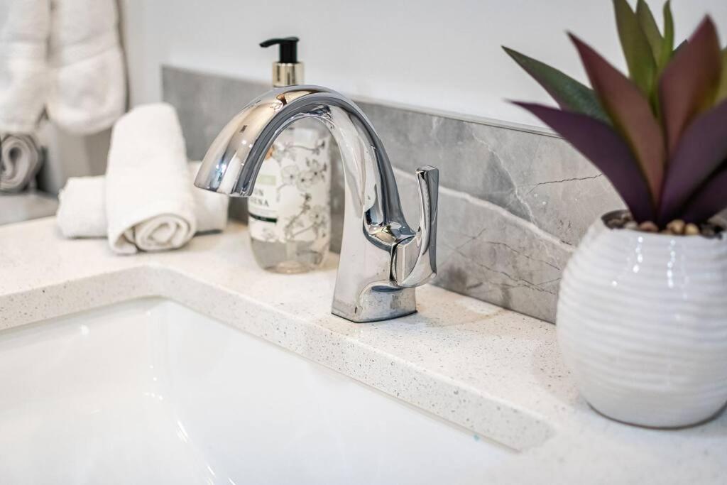 Stylish Suite-NearWEM-4 Bed-Central