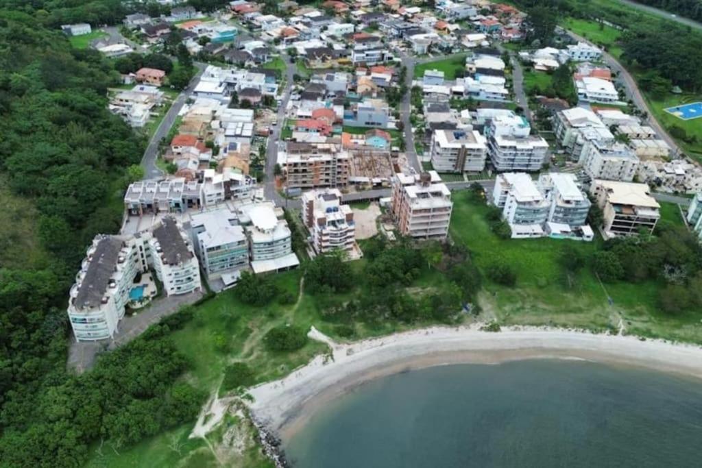 Reserva do Sahy APT Frente Mar Pé na areia