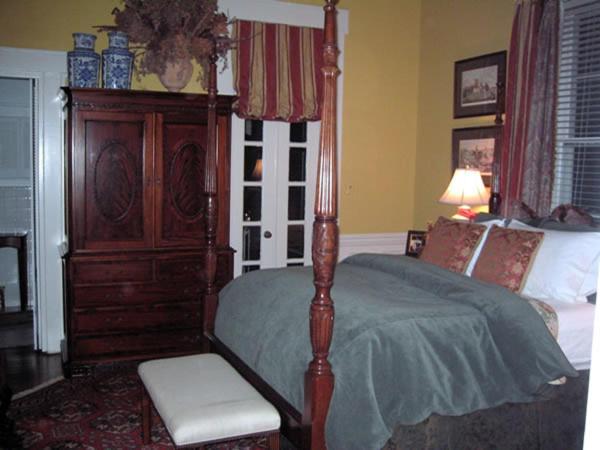 Belle Oaks Inn