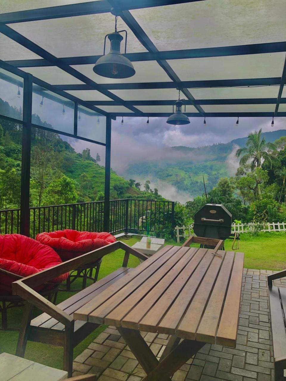 Jayawardane’s Bungalow in Mandaramnuwara