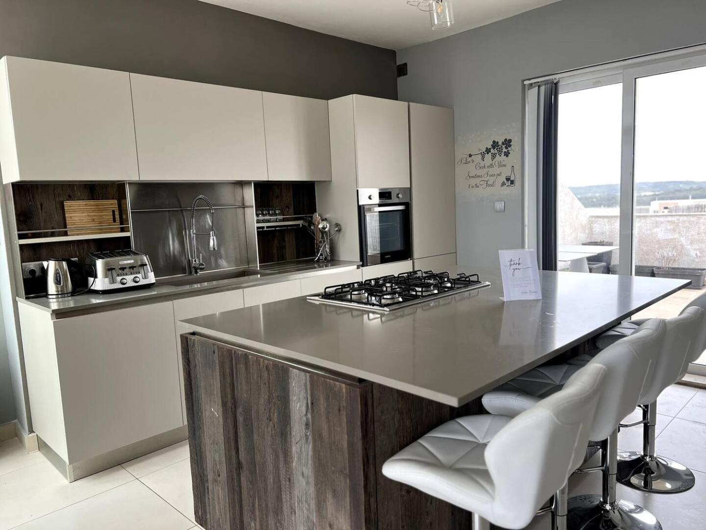 Mellieħa Village Penthouse With Terrace - Sleeps 4 view 4