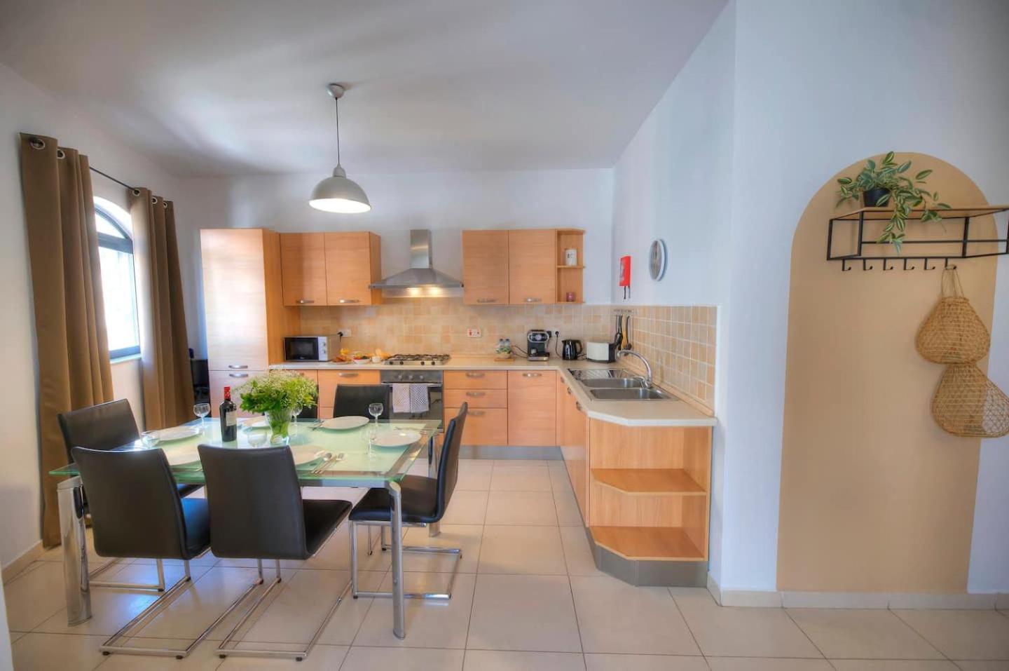 St Julians lovely 3 bedrooms by Homely photo 5