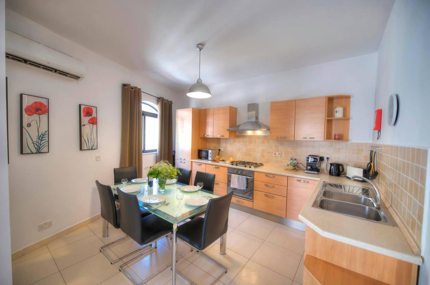 St Julians lovely 3 bedrooms by Homely photo 4