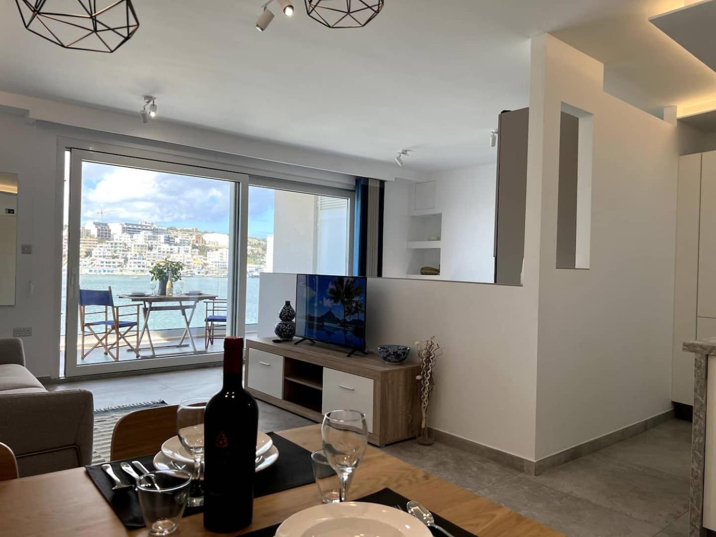 Beautiful Studio In Spb With Views By Homely photo 3