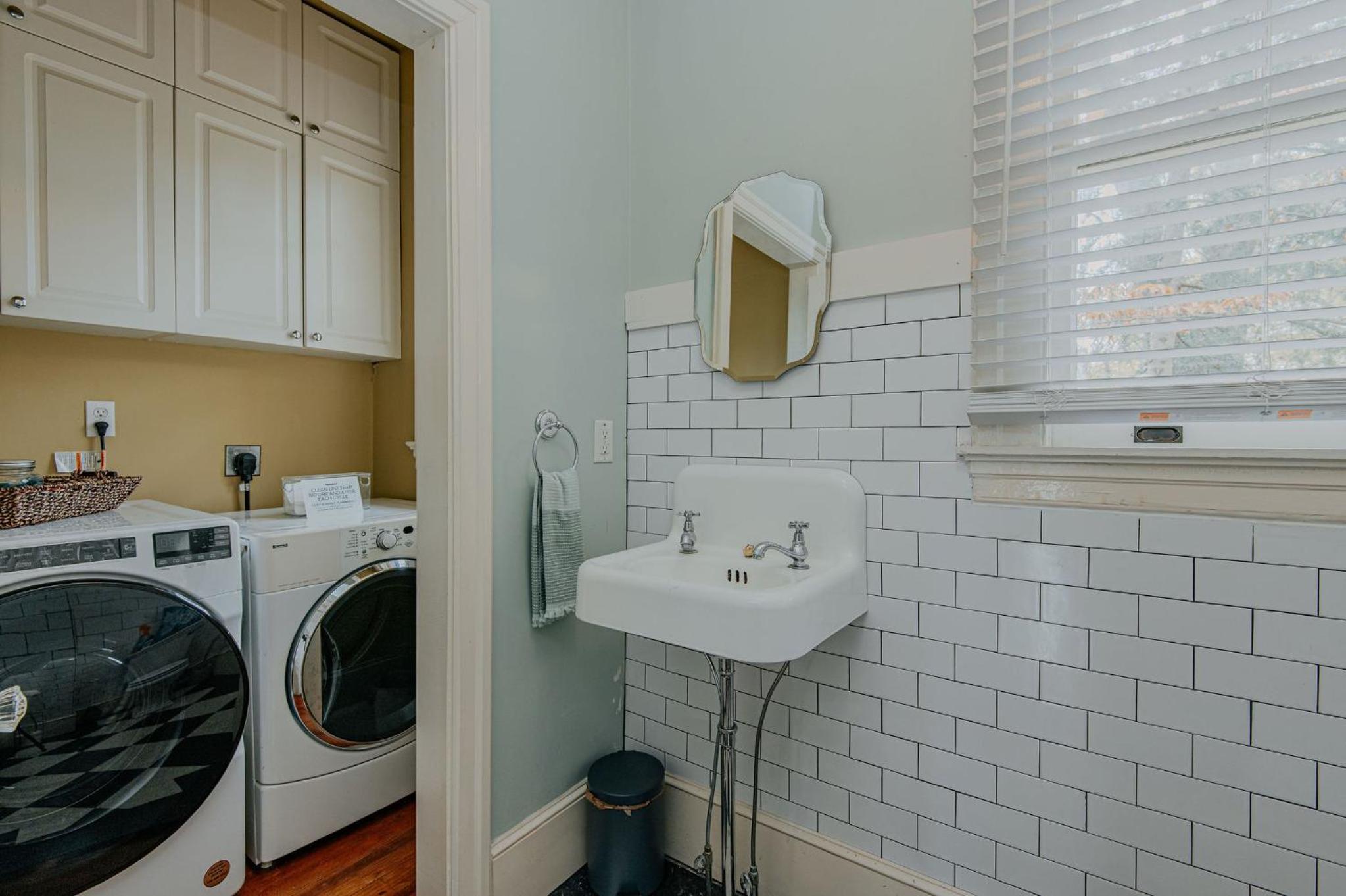 Hot Tub - Chefs Kitchen-Fenced Yard- Historic Home