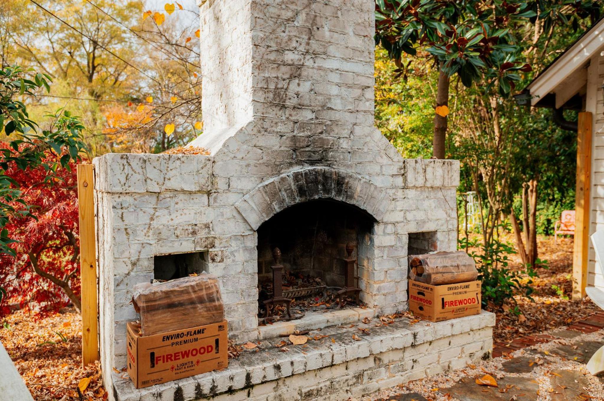 Hot Tub - Chefs Kitchen-Fenced Yard- Historic Home