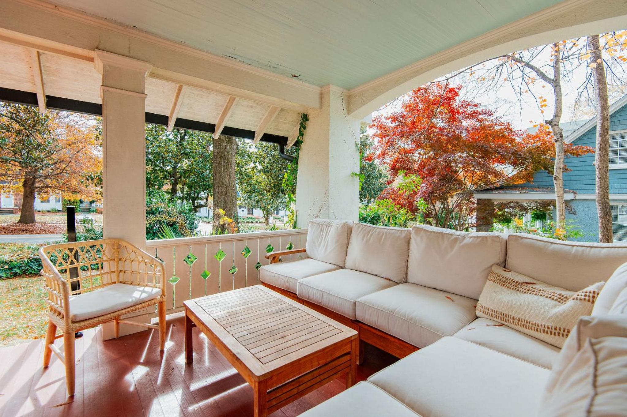 Hot Tub - Chefs Kitchen-Fenced Yard- Historic Home