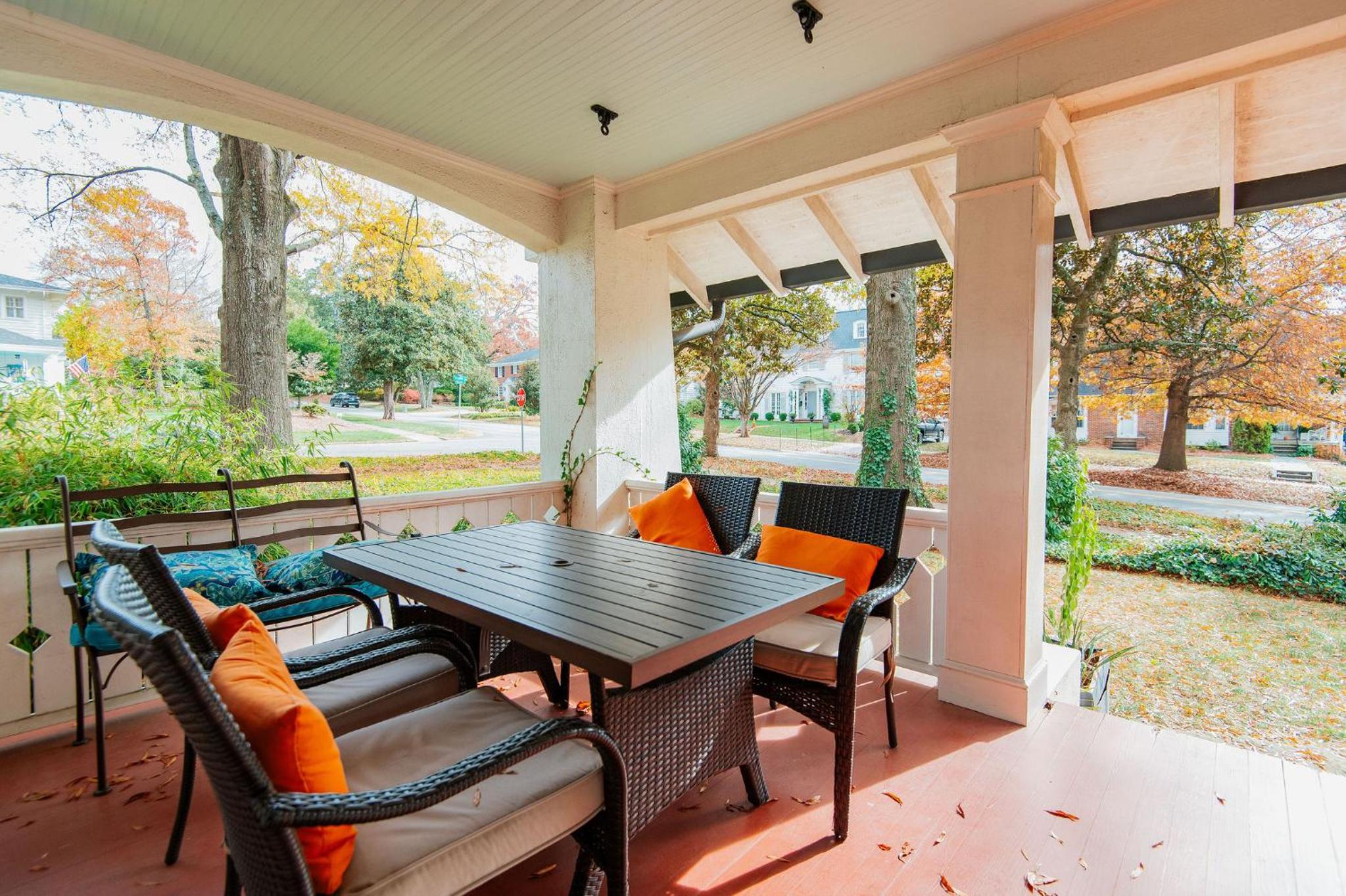 Hot Tub - Chefs Kitchen-Fenced Yard- Historic Home