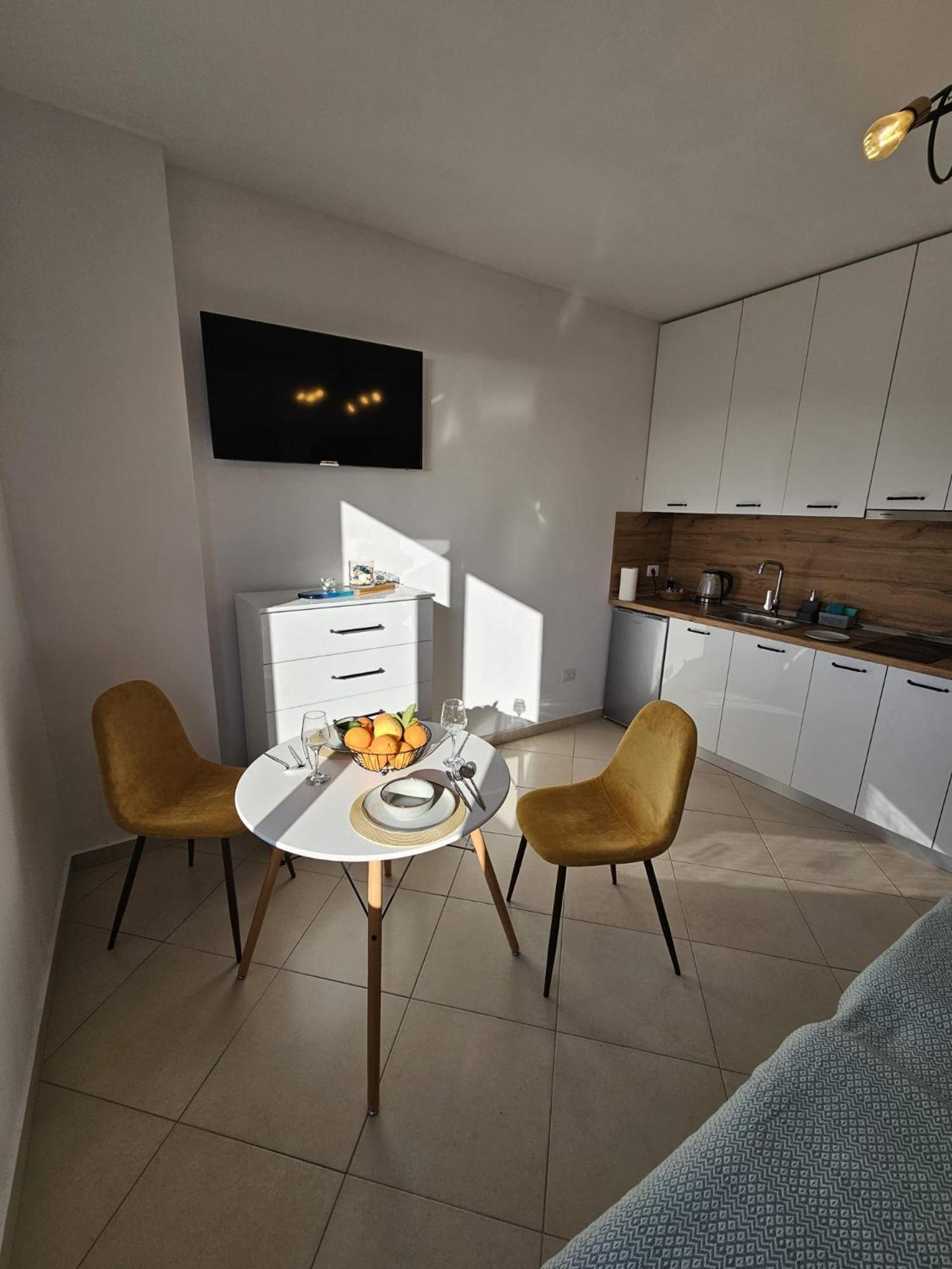 Laguna Apartment