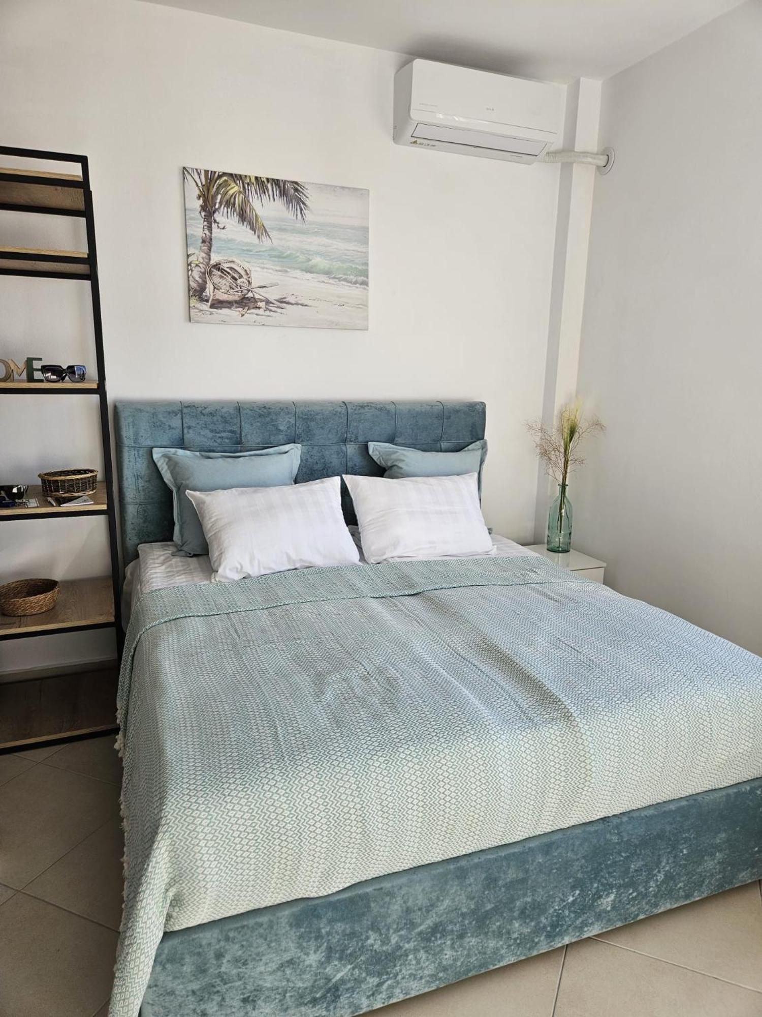 Laguna Apartment