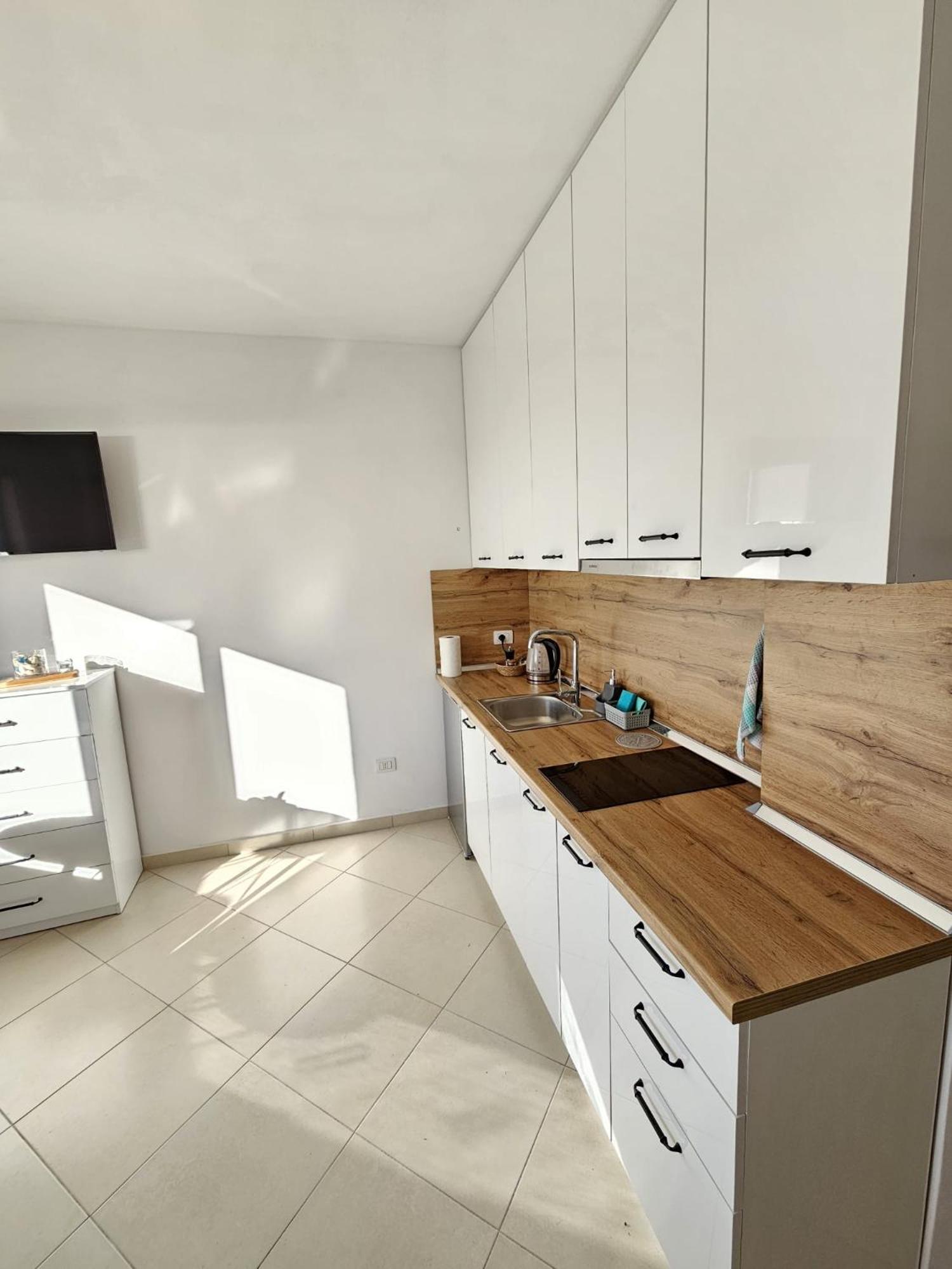Laguna Apartment