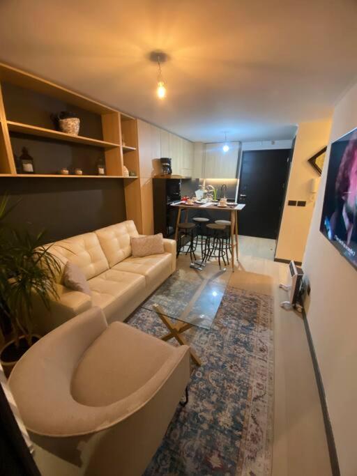 Hotel Maravilloso Depto nuevo 2D 2B centro frente al lago con piscina techada temperada, jacuzzi y gimnasio - Image 1