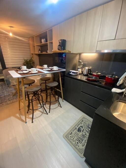 Maravilloso Depto nuevo 2D 2B centro frente al lago con piscina techada temperada, jacuzzi y gimnasio