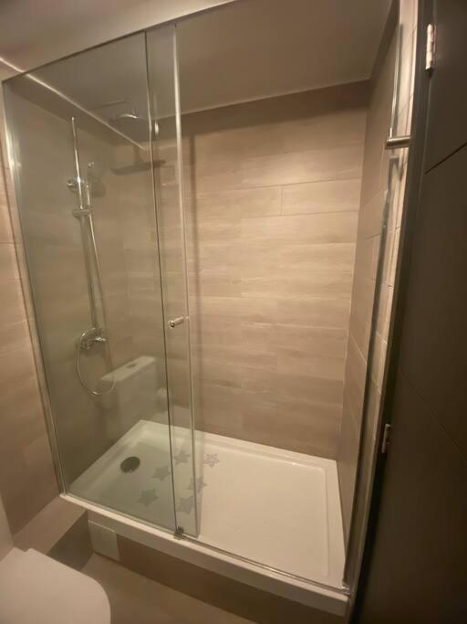 Maravilloso Depto nuevo 2D 2B centro frente al lago con piscina techada temperada, jacuzzi y gimnasio
