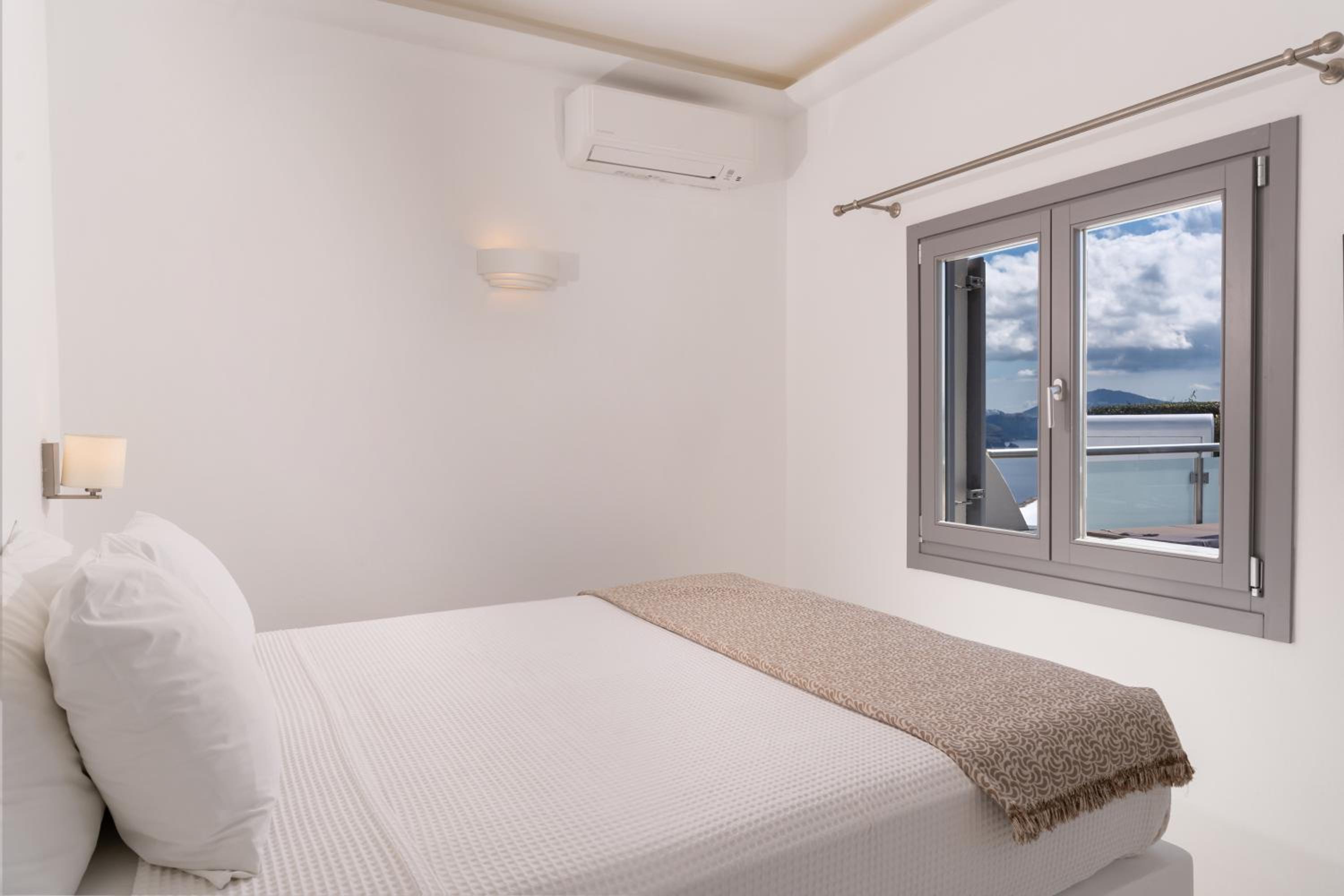 Enalion White Suites Oia photo 4