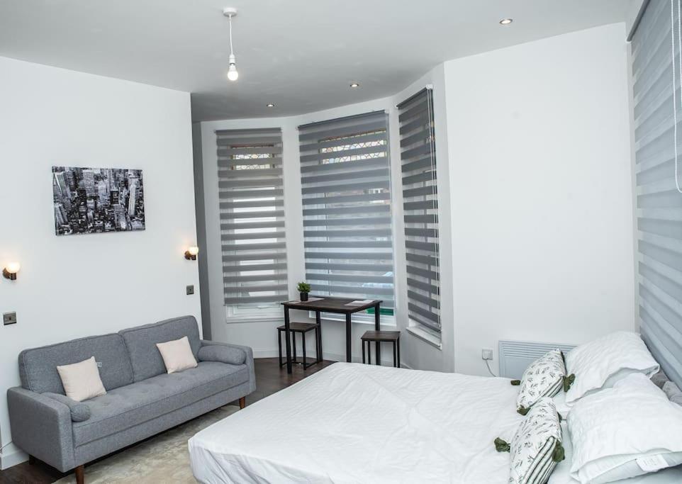 Aylesbury Apartment 1 with free parking