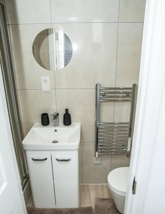 Aylesbury Apartment 1 with free parking