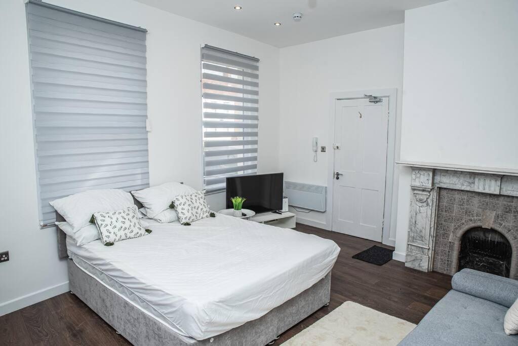 Aylesbury Apartment 1 with free parking