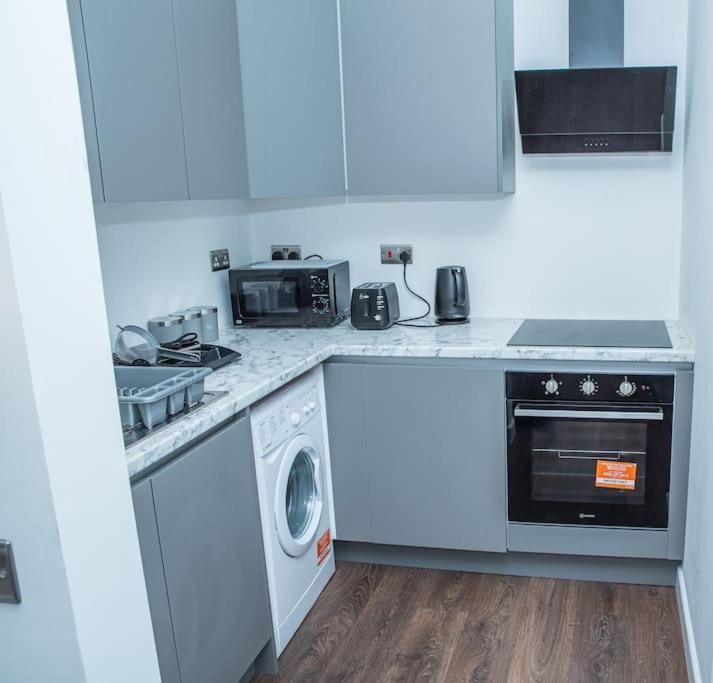 Aylesbury Apartment 1 with free parking