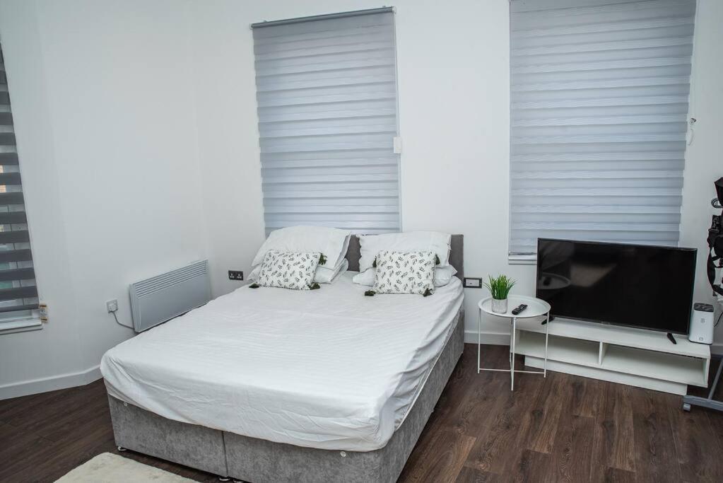 Aylesbury Apartment 1 with free parking